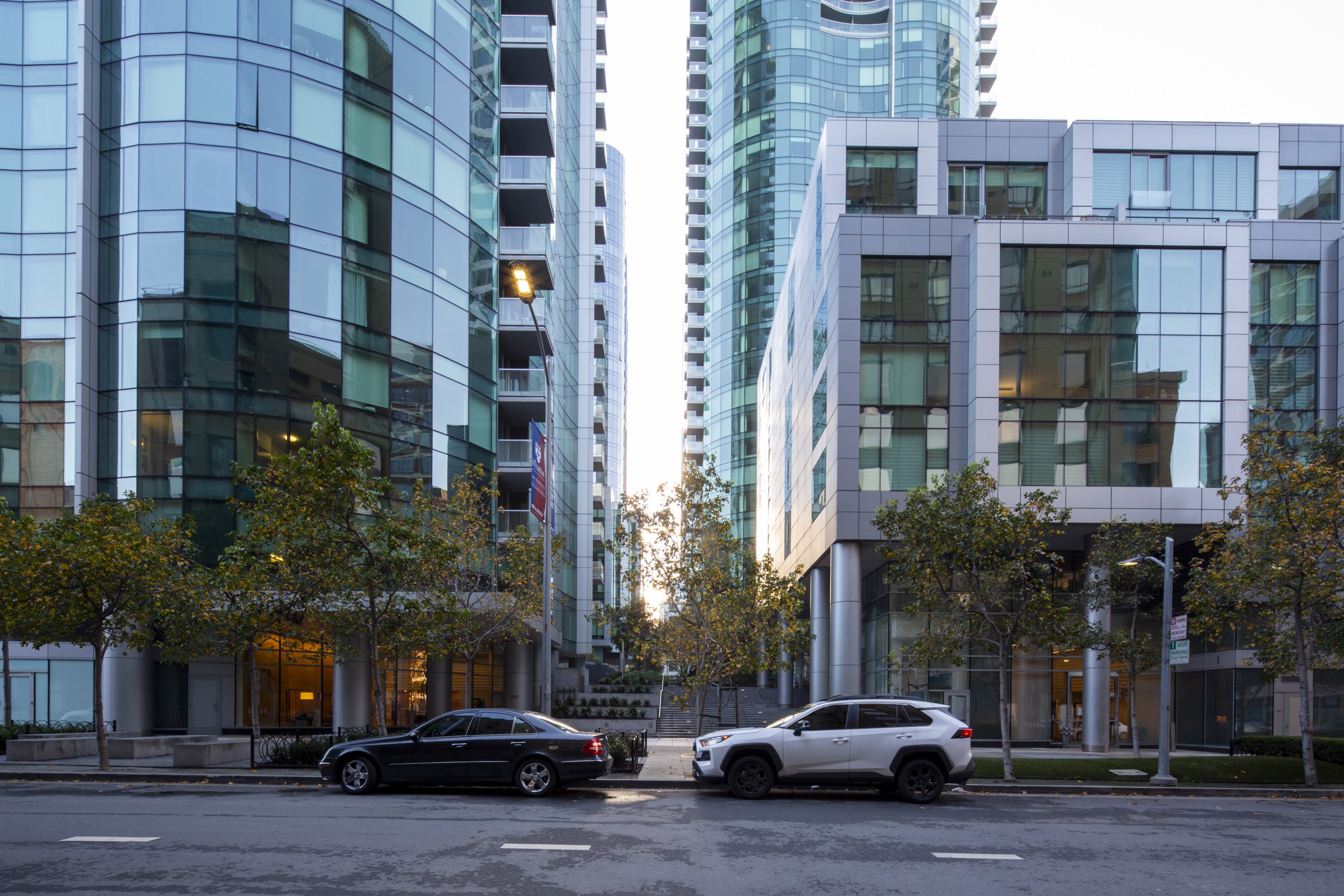 The interior courtyard of The Infinity SF development, image by Andrew Campbell Nelson