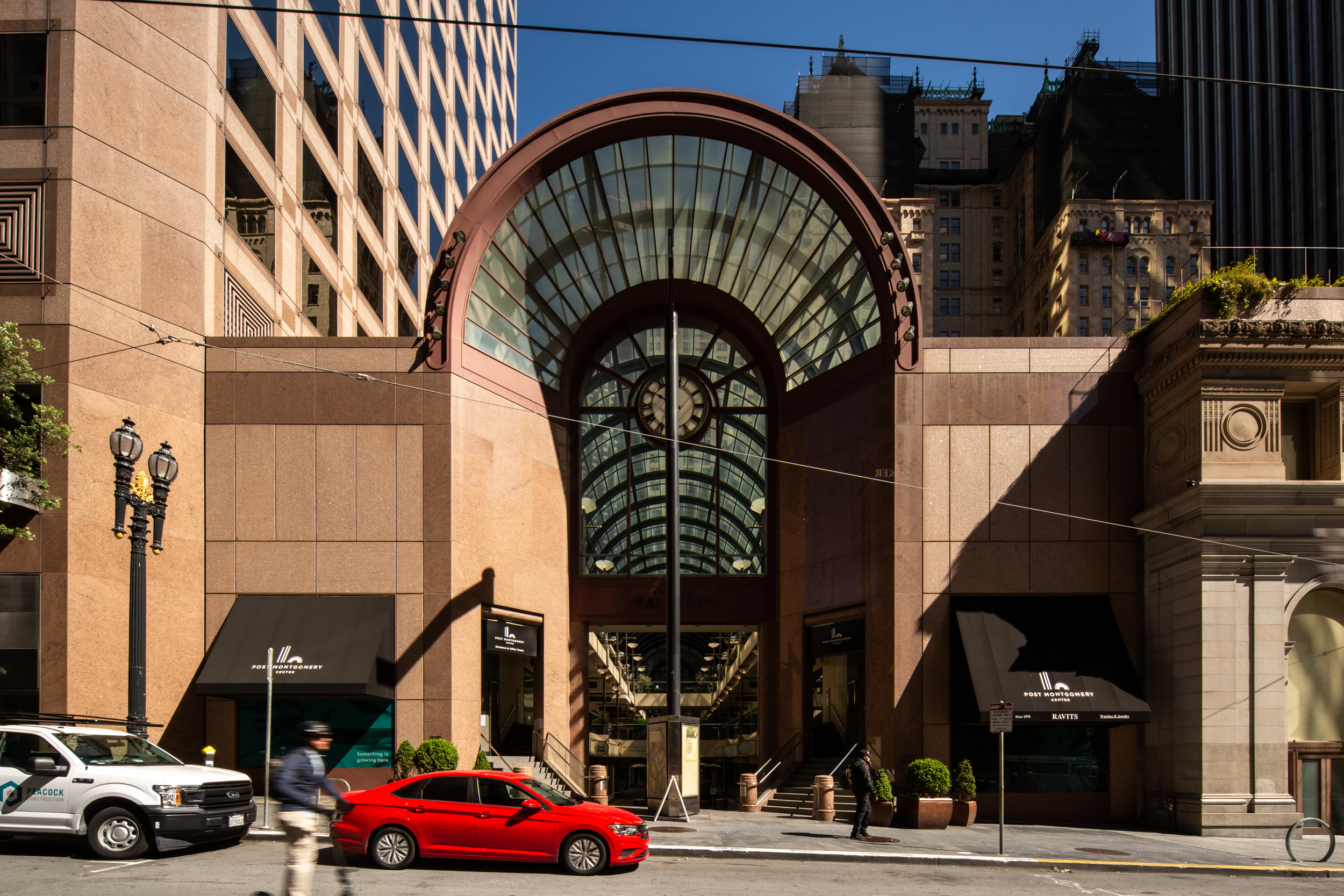 Crocker Galleria, connected to One Montgomery Tower and part of the Post Montgomery Center, image by Andrew Campbell Nelson