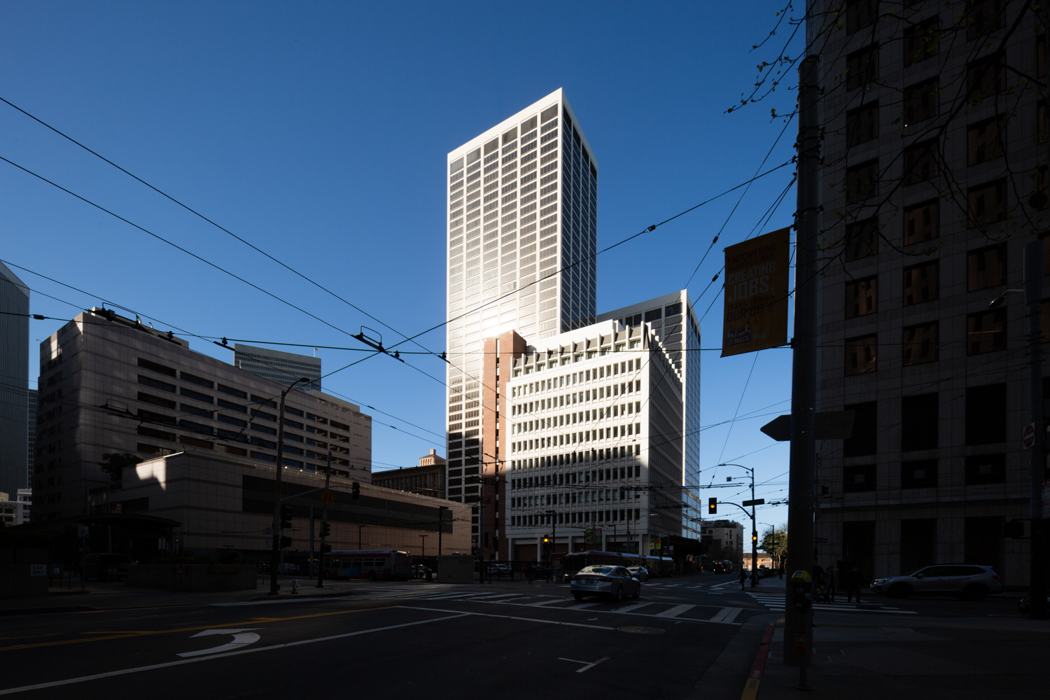 Spear Tower in One Market Plaza late afternoon view, image by Andrew Campbell Nelson