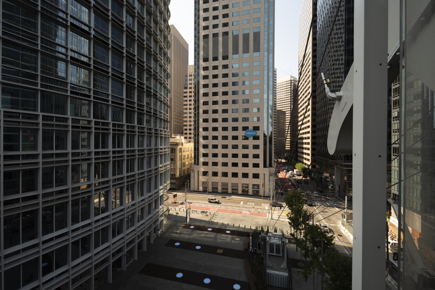 Salesforce West at 50 Fremont Street seen from Salesforce park, image by Andrew Campbell Nelson