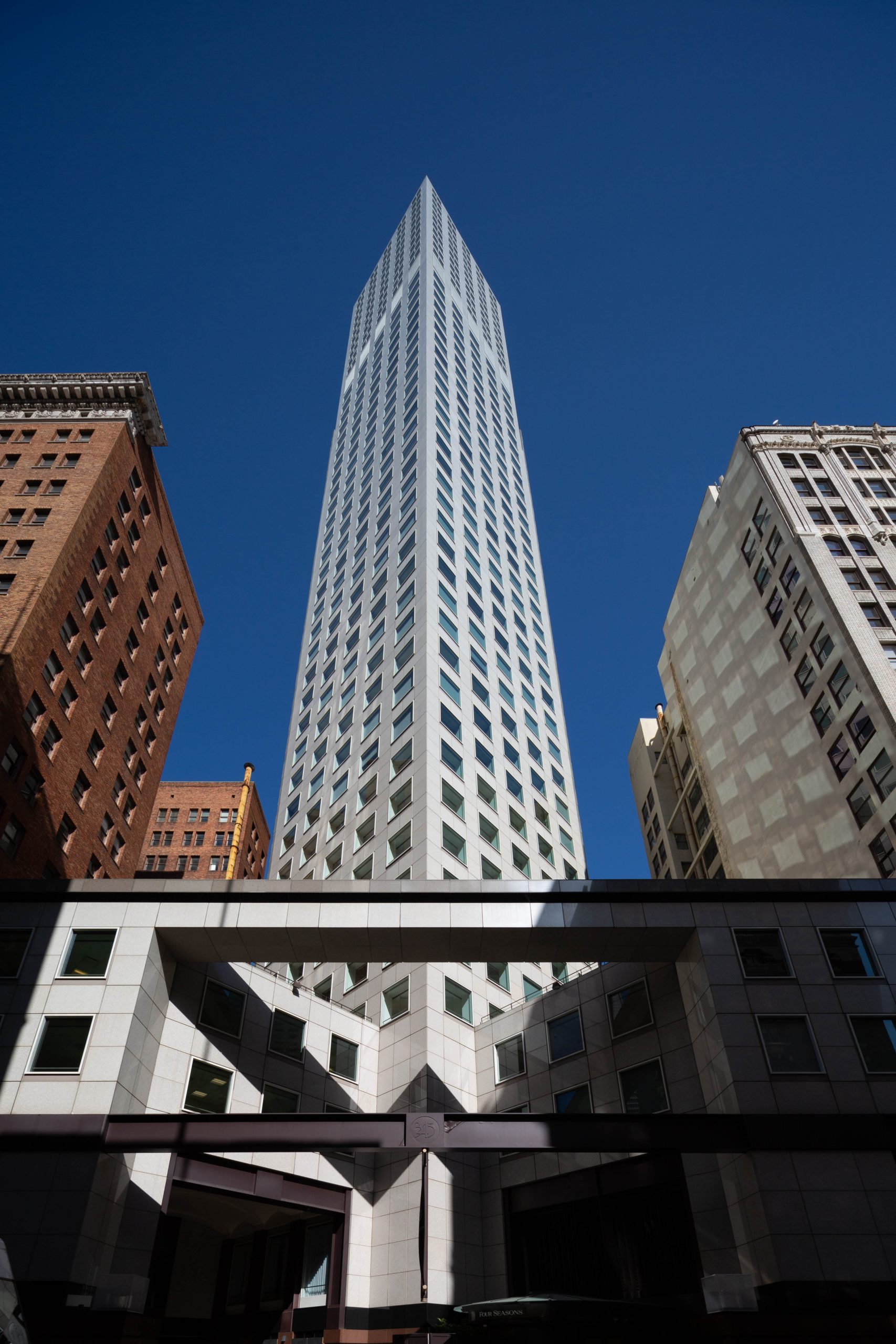 345 California Center from Sansome Street where the tower looks like 432 Park Avenue, image by Andrew Campbell Nelson