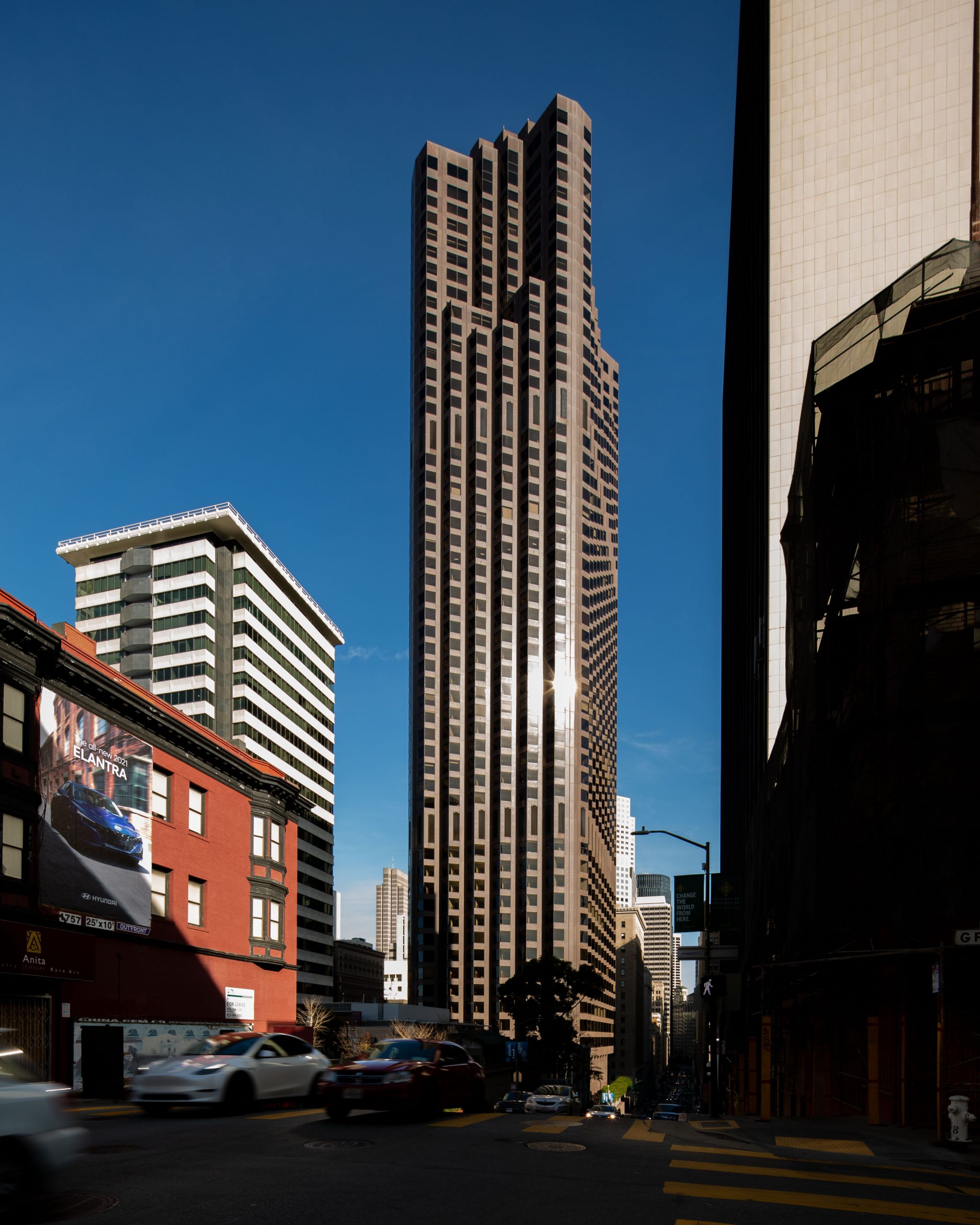 555 California Street from Pine and Grant Avenue, image by Andrew Campbell Nelson