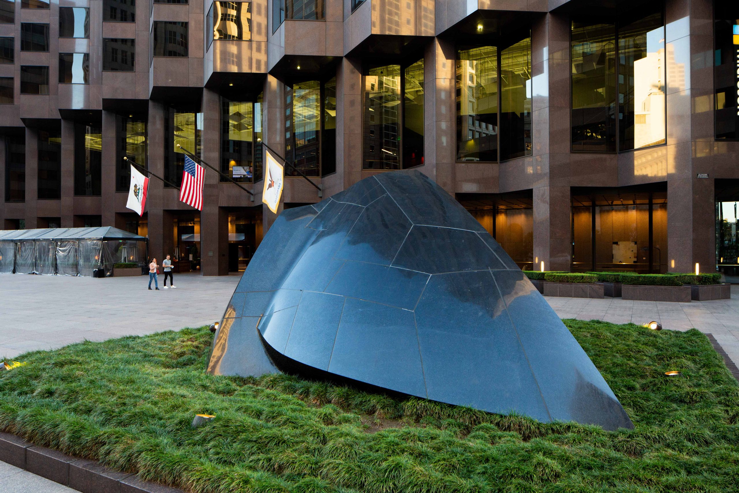Transcendence, also knwon as The Banker's Heart sculpture by Masayuki Nagare at 555 California Street, image by Andrew Campbell Nelson