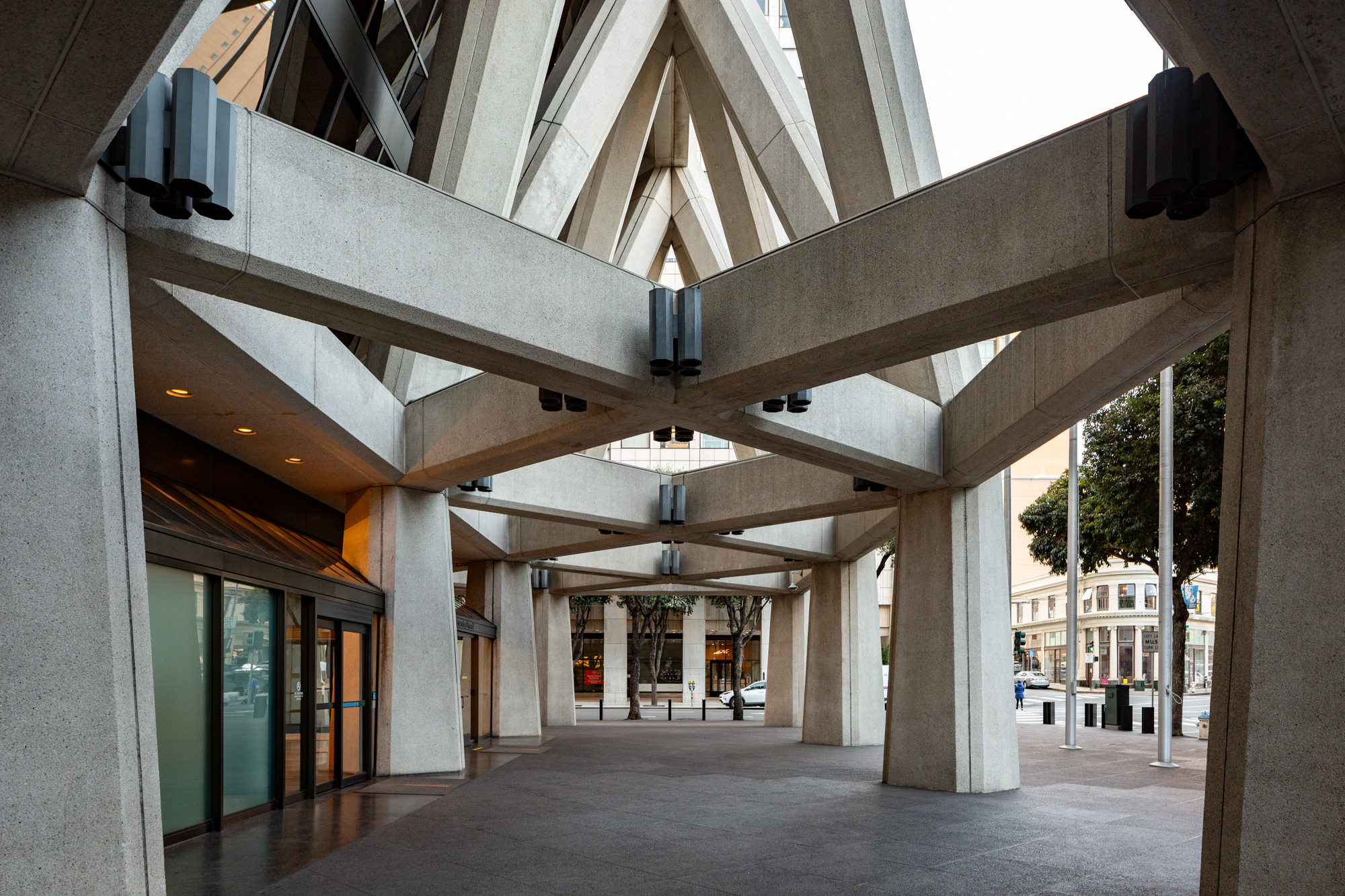 Base of the Transamerica Pyramid, image by Andrew Campbell Nelson