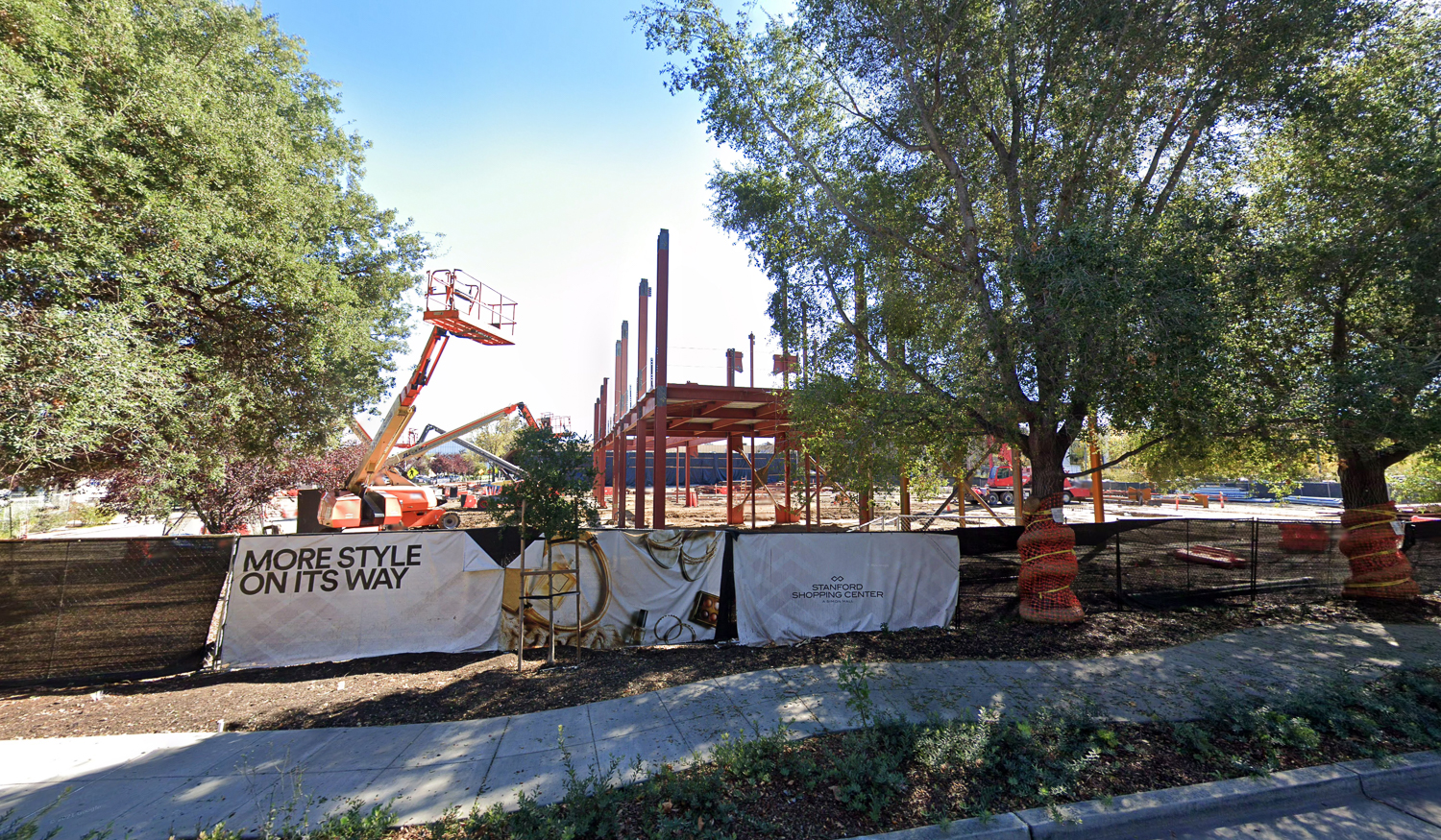 Construction at the Stanford Shopping Center, adjacent to the proposed new restaurants, image taken October 2021 via Google Street View