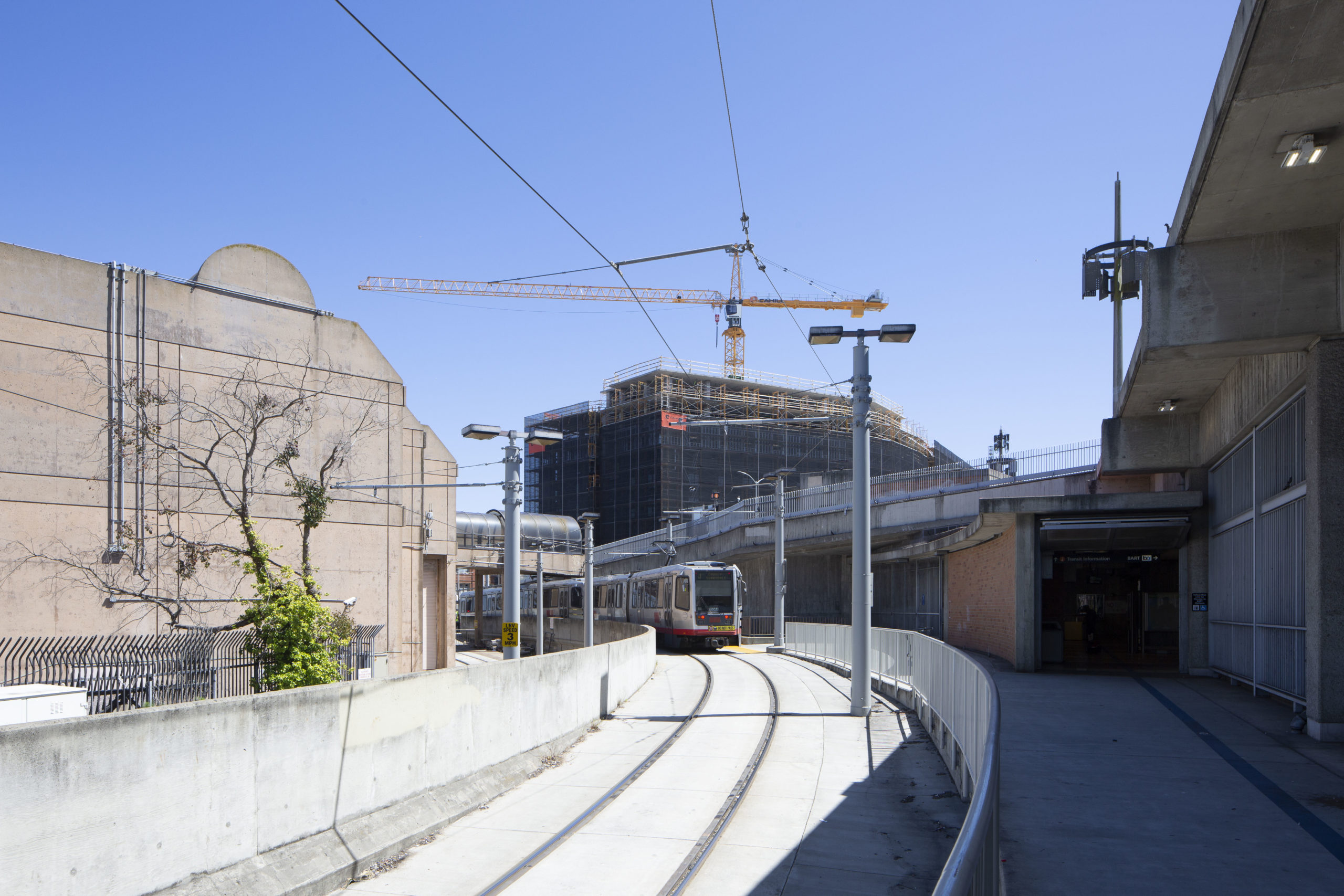 2340 San Jose Avenue from the Balboa Park Muni tracks, image by Andrew Campbell Nelson