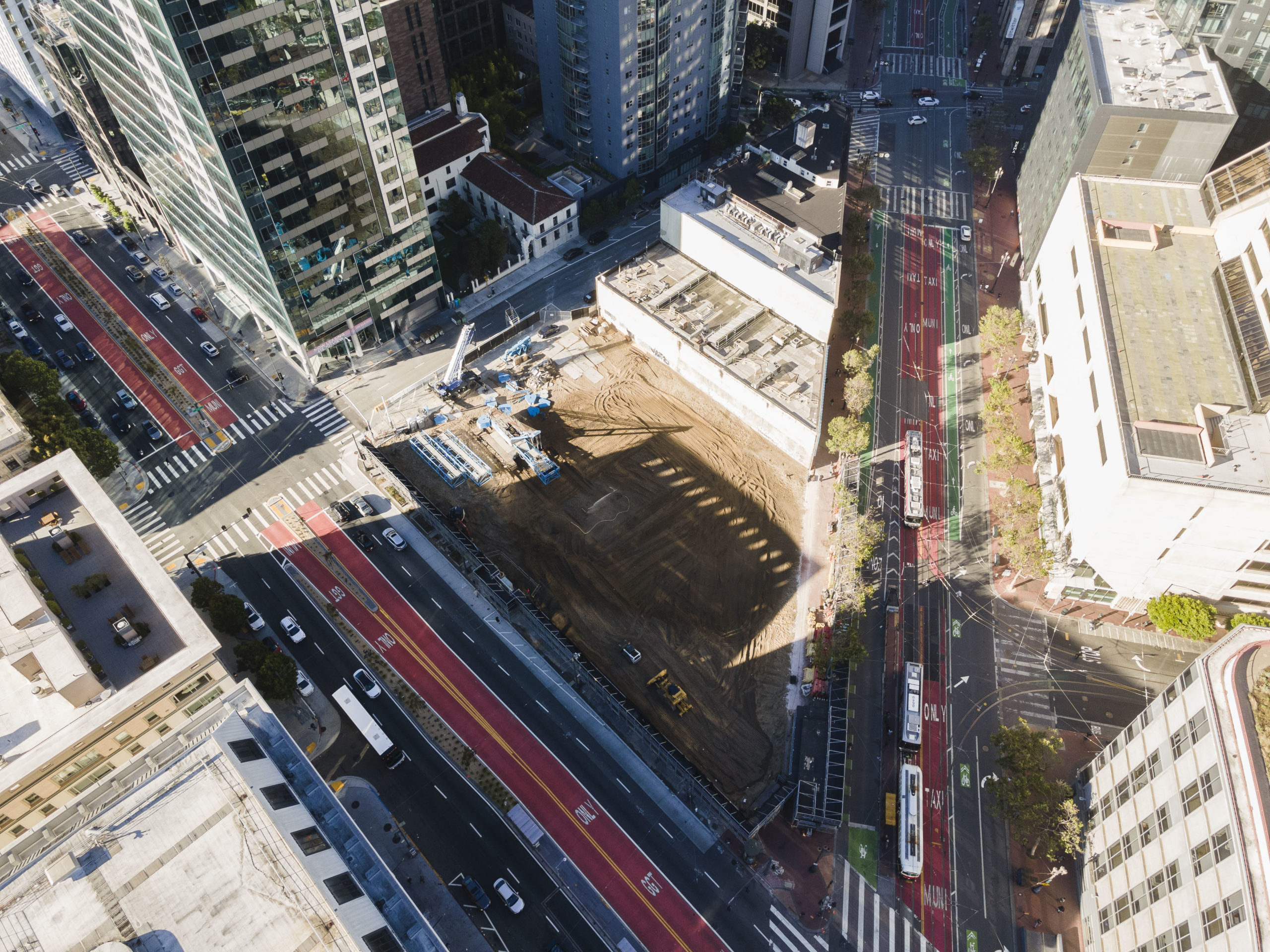 30 Van Ness Avenue crane parts on site, image by Andrew Campbell Nelson