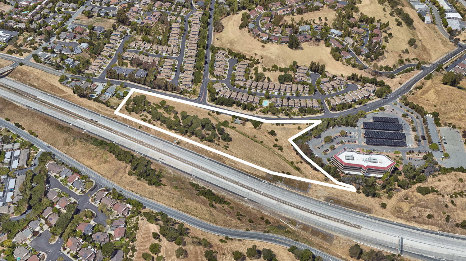 Amáre Apartments site roughly outlined by YIMBY, image via Google Satellite