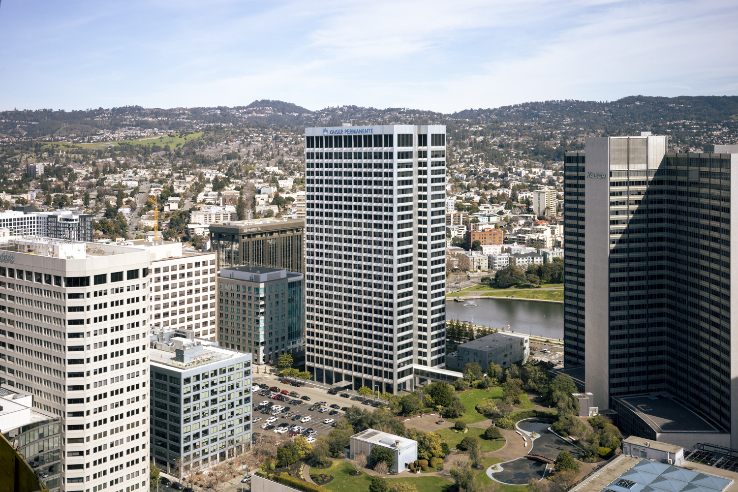 Kaiser Permanente Tower seen from 1900 Broadway, image by Andrew Campbell Nelson