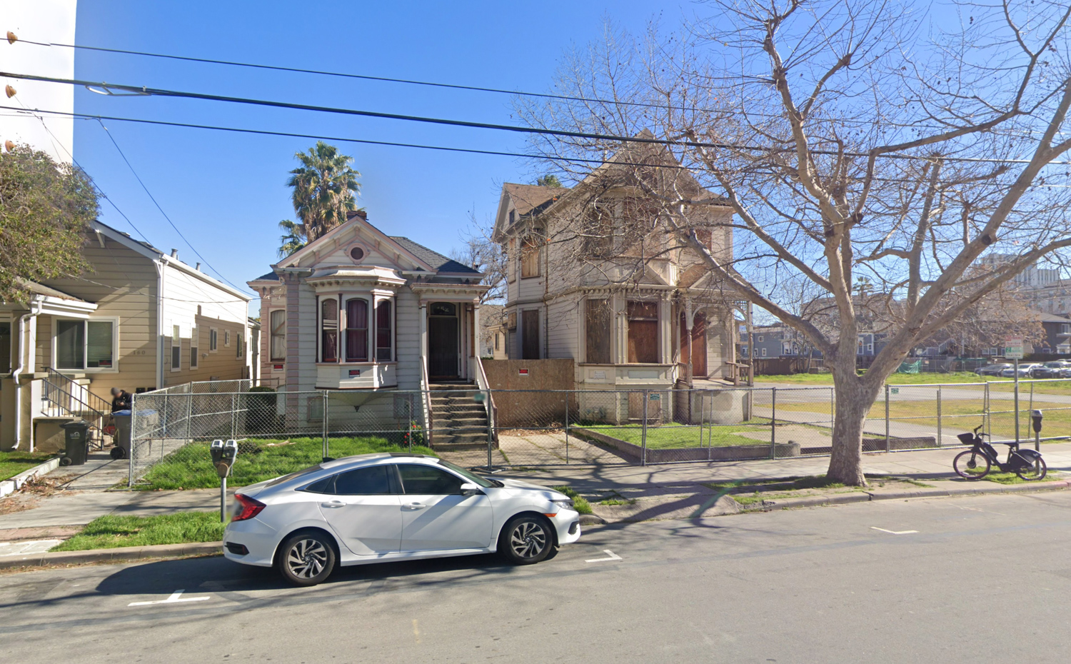 Queen Anne houses at 146 and 152 North 4th Street, image by Google Street View