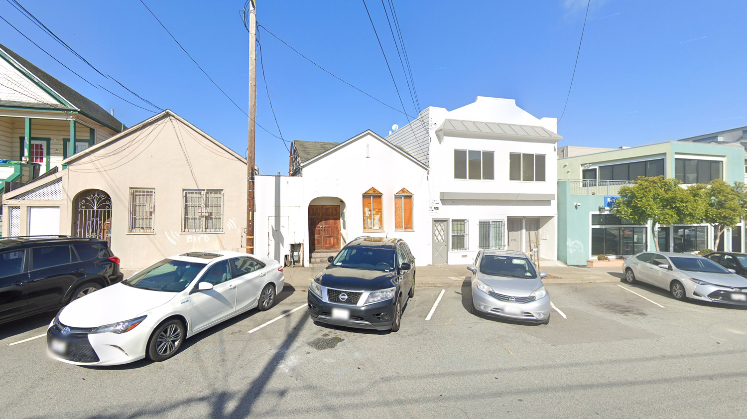 263 Lee Avenue in center, image via Google Street View