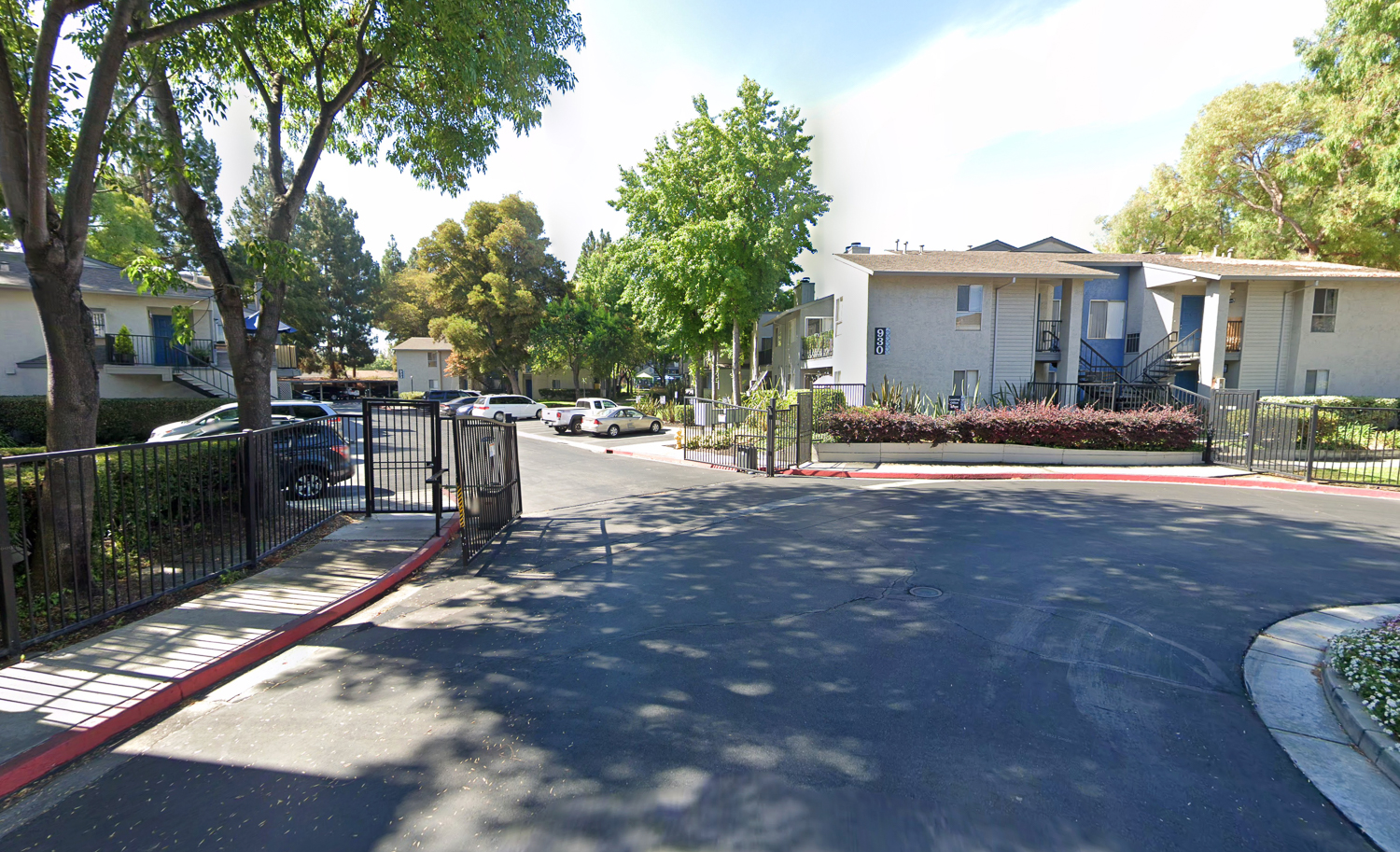 Willow Creek Apartments entrance, image via Google Street View