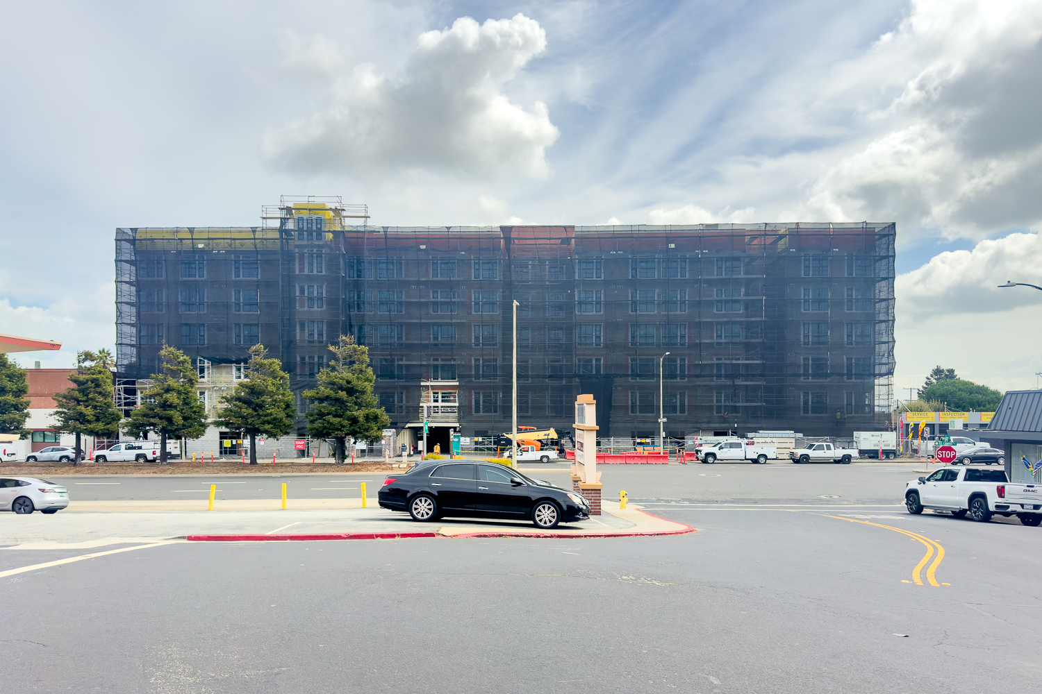 732 El Camino Real seen from Kains Avenue across the ECR, image by author