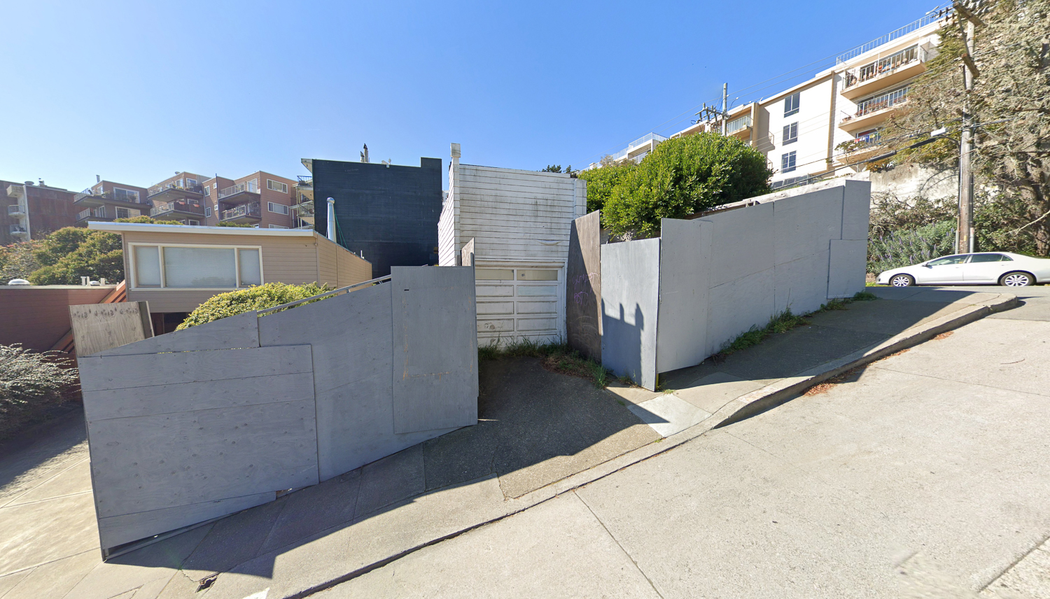 Existing remnant of the Richard Neutra home at 49 Hopkins Avenue, image by Google Street View