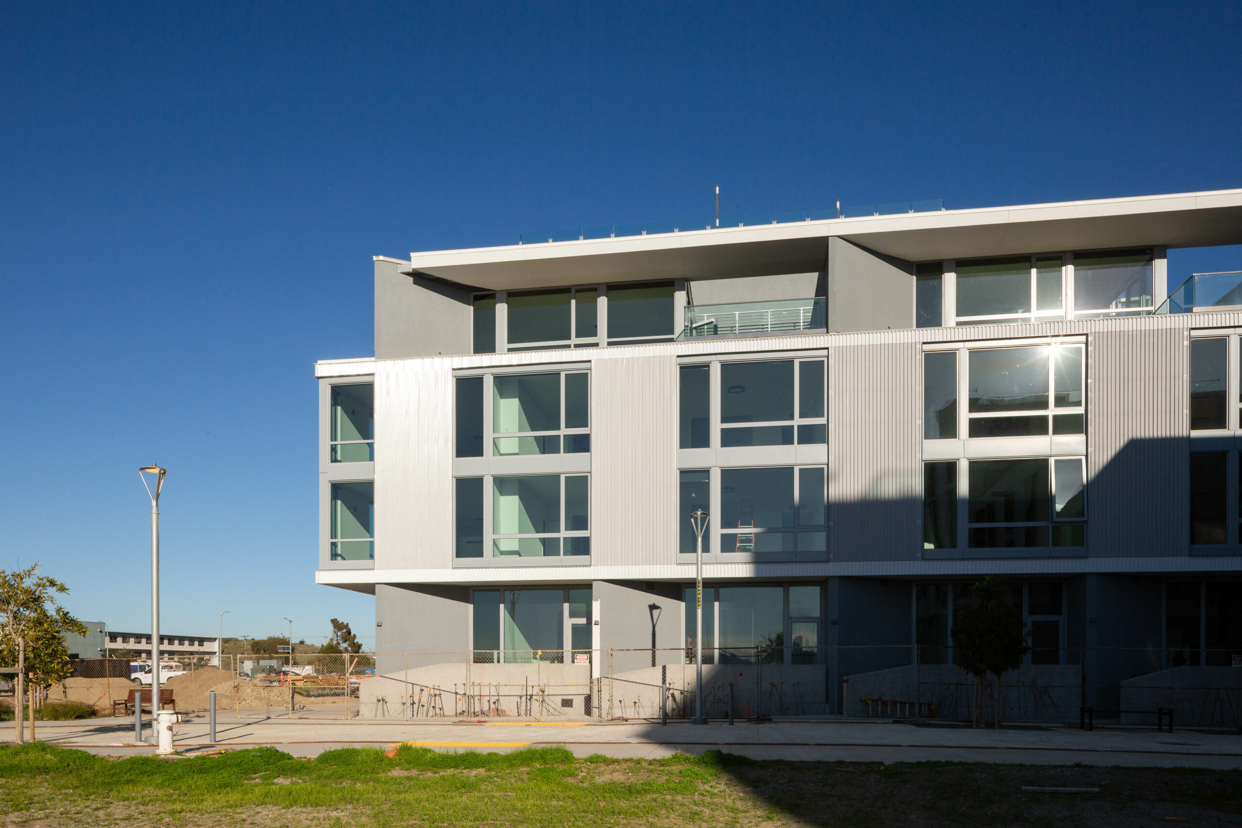 The Hawkins overlooking the mid-block pedestrian pathway, image by Andrew Campbell Nelson