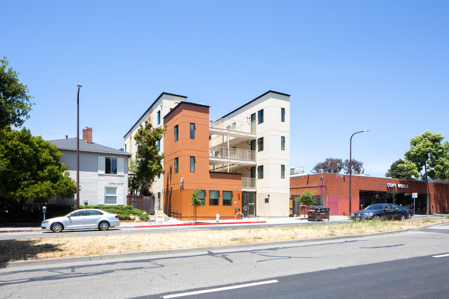 1367 University Avenue side view, image by Andrew Campbell Nelson