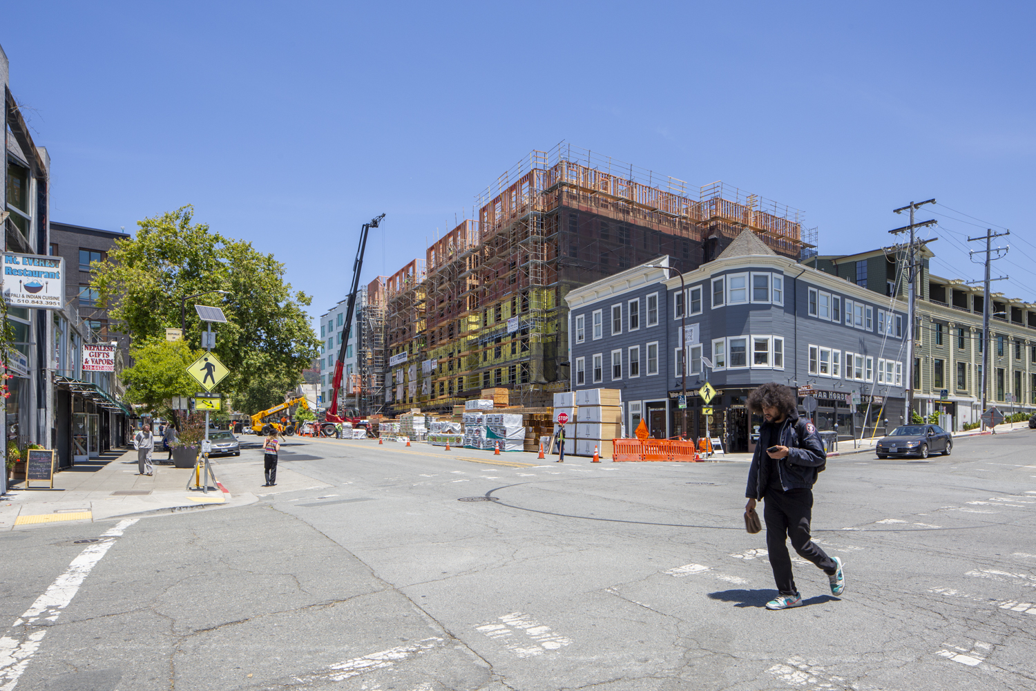 2587 Telegraph Avenue, image by Andrew Campbell Nelson