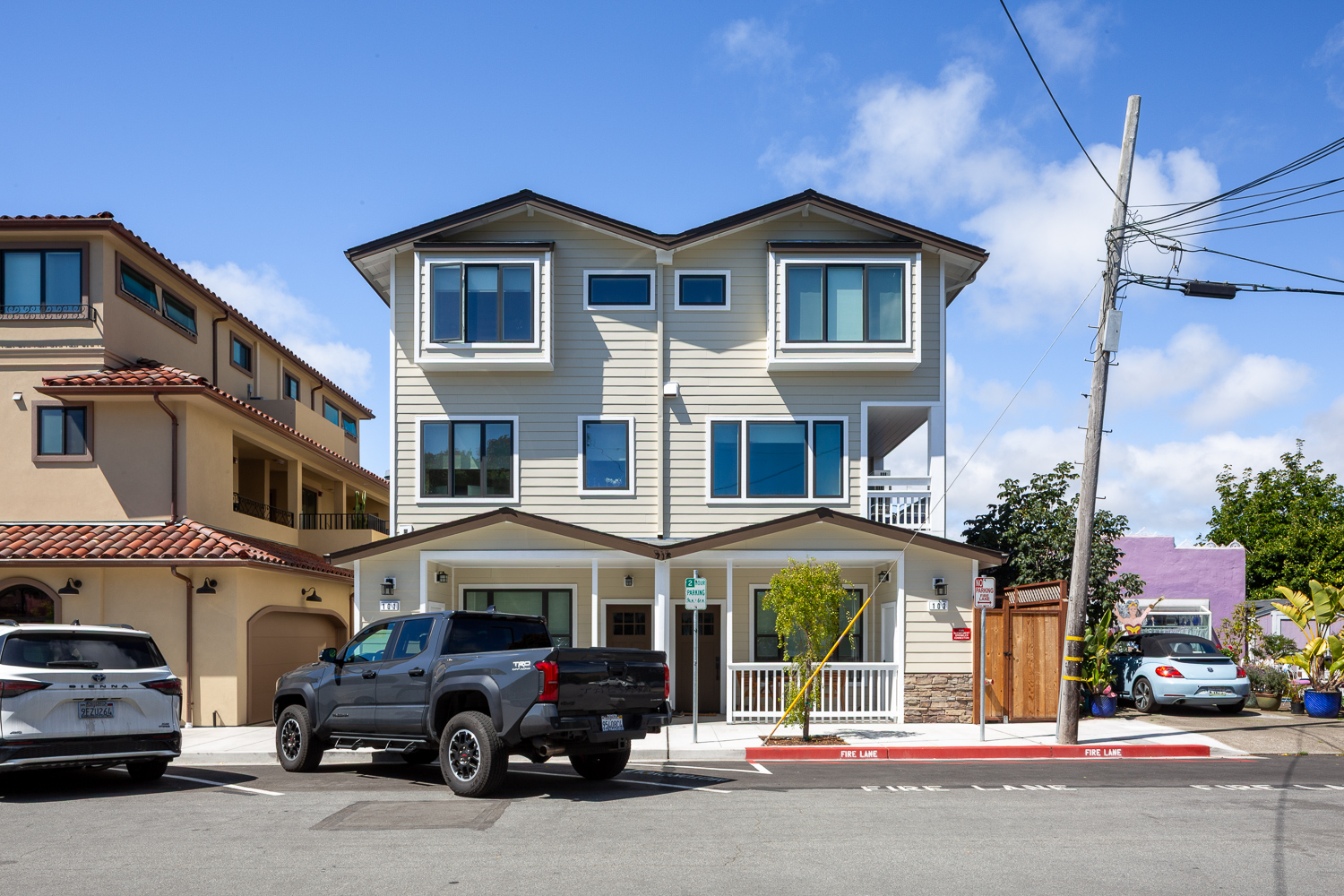 433 Main Street second structure along Kelly Street, image by Andrew Campbell Nelson