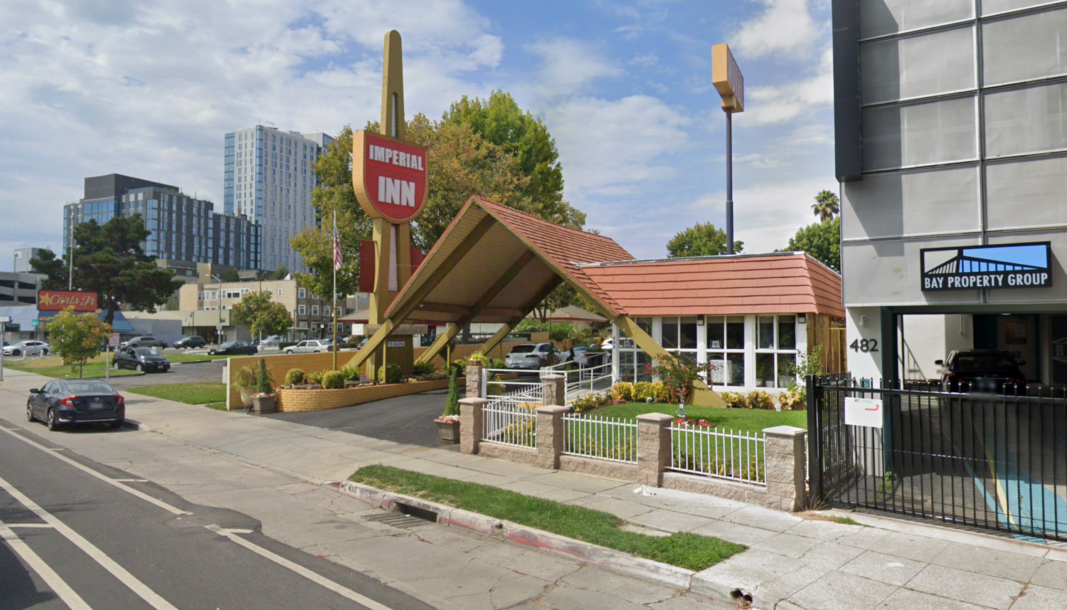 490 West MacArthur Boulevard, image via Google Street View