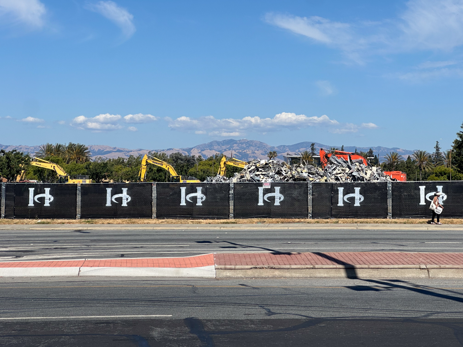 El Paseo de Saratoga demolition progress with Mount Hamilton looming in the background, image by author
