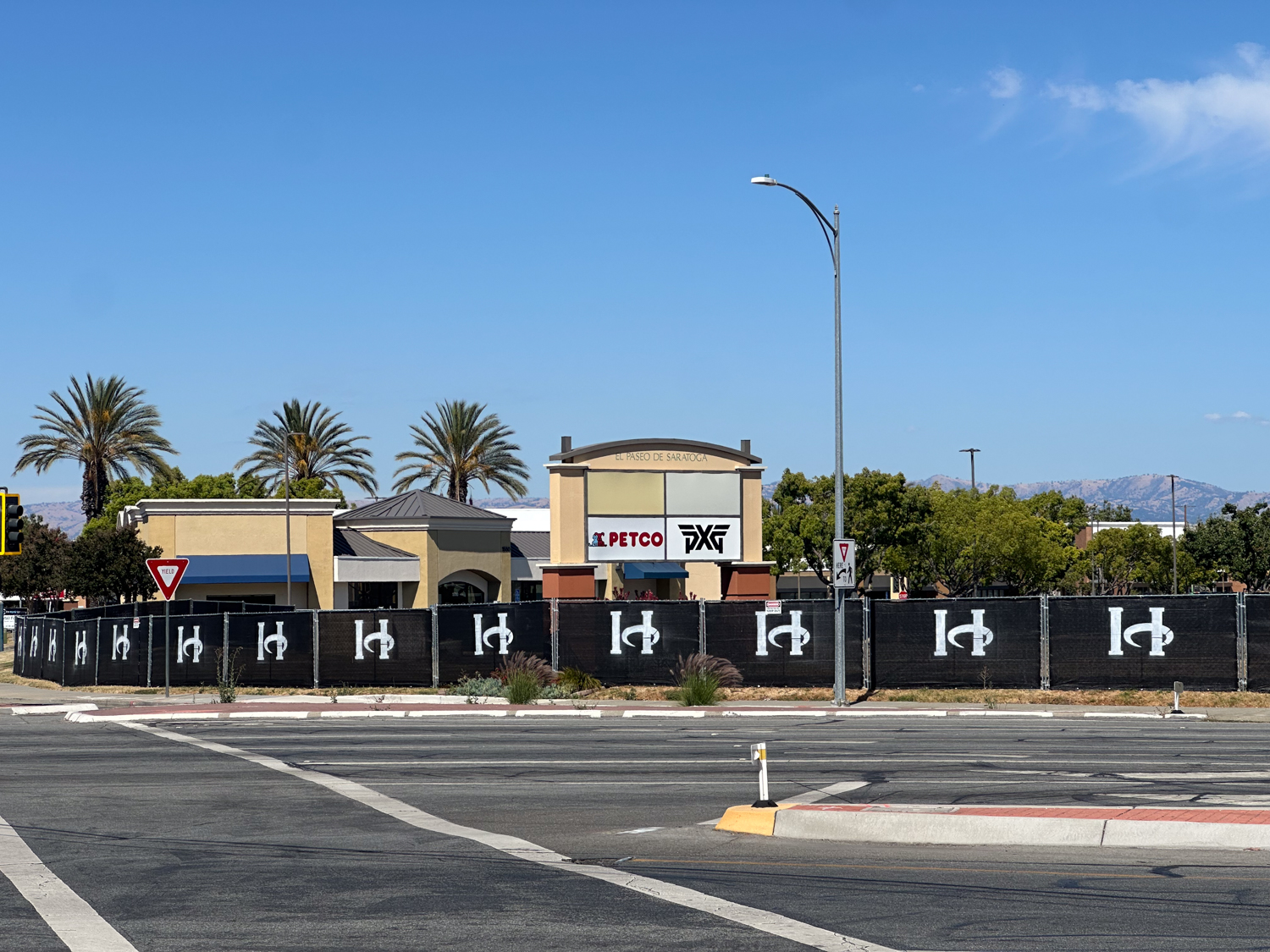 El Paseo de Saratoga signage, image by author