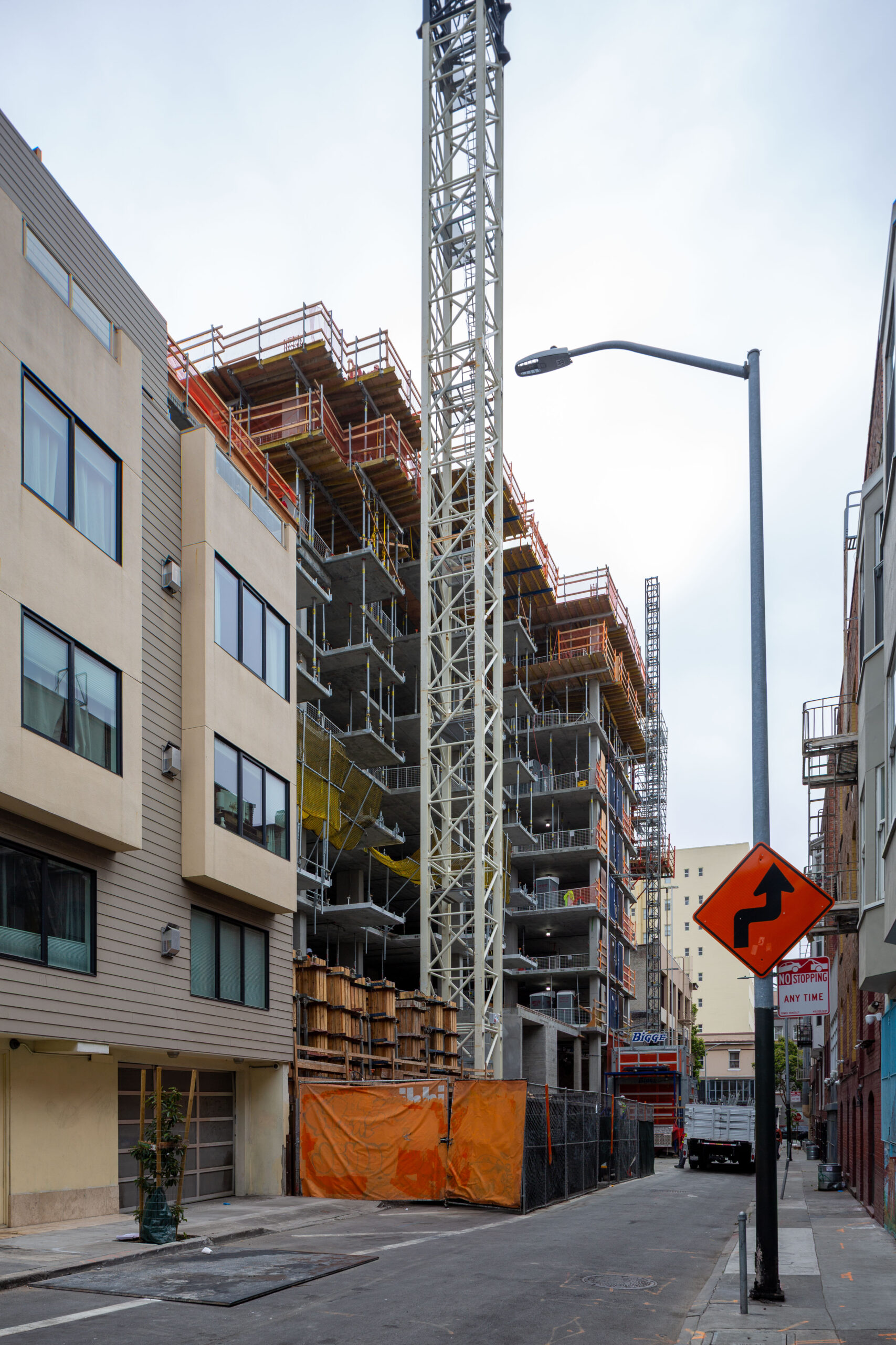1123 Sutter Street rising over Hemlock Street, image by author
